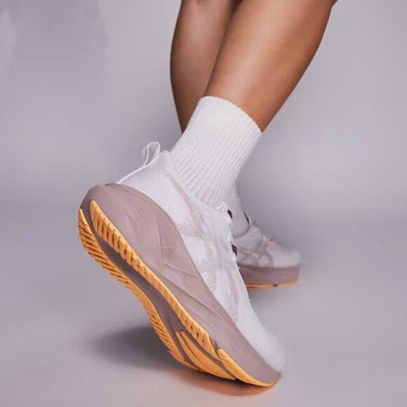 🇨🇦 ASICS Women's Novablast 5 Sneaker - Picture 6 of 6